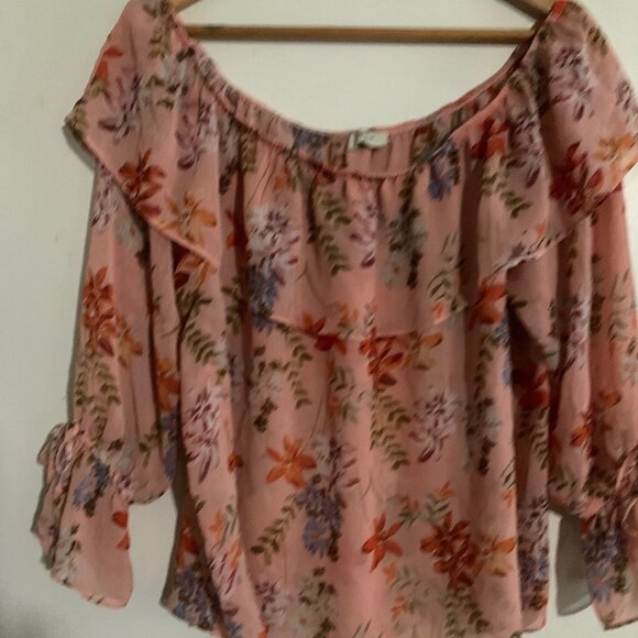 Worn a couple times but in great condition - Smoke free home - Picture 1 of 7